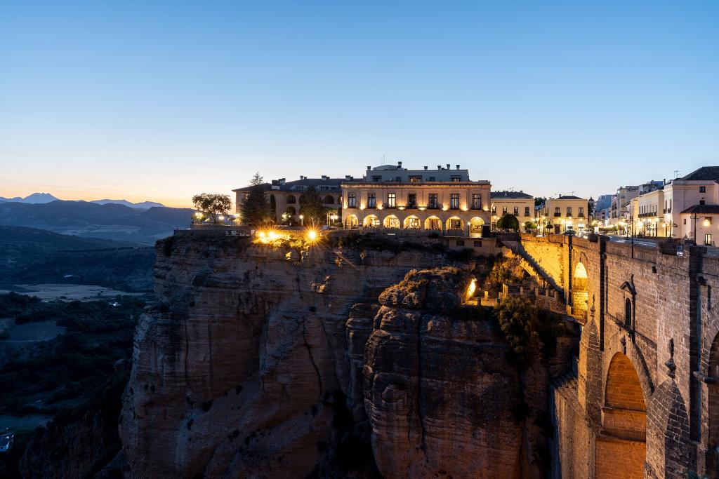 DE PARADOR A PARADOR ESPANA 写真集 2巻函入り DE PARADOR A PARADOR ESPANA 写真集 2巻函入り Revista